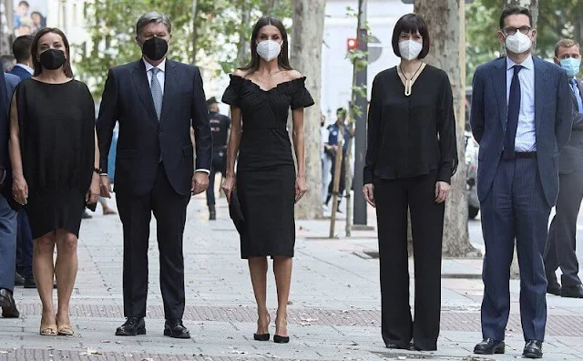 Queen Letizia wore a new Lolita black midi dress by Maria Malo. Sustainable dress. Carolina Herrera suede black pumps