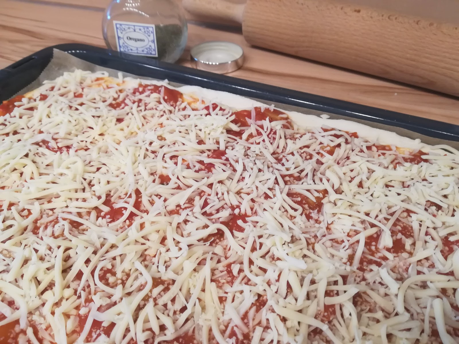 Einfach hausgemacht - hausgemacht einfach: Pizza Margherita vom Blech Einfach hausgemacht - hausgemacht einfach: Pizza Margherita vom Blech