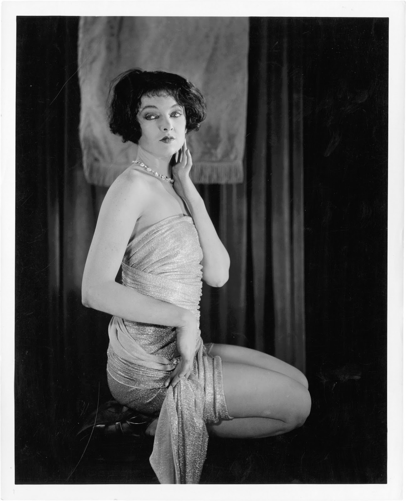 Myrna Loy  The Epitome of Classic Hollywood Charm Through Old Photos - 88