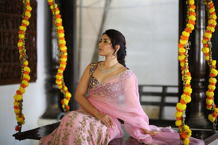 Raashi Khanna in pink lehenga
