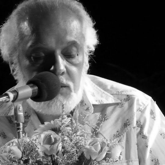 Un caos lúcido Roberto Aguirre Molina