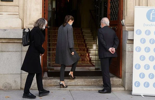 Queen Letizia wore a tweed swing coat from Nina Ricci, and wore a jadela stretch virgin wool asymmetrical blazer from Hugo Boss. Magrit pumps