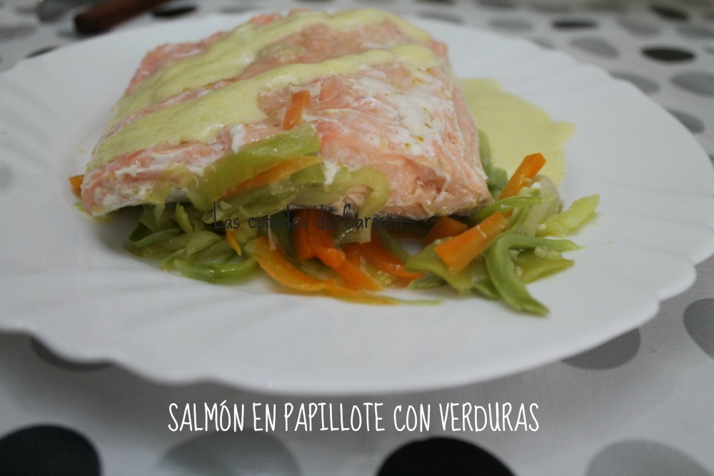 LAS COMIDAS DE CARMEN SALMÓN EN PAPILLOTE CON VERDURAS Y SALSA CREMOSA