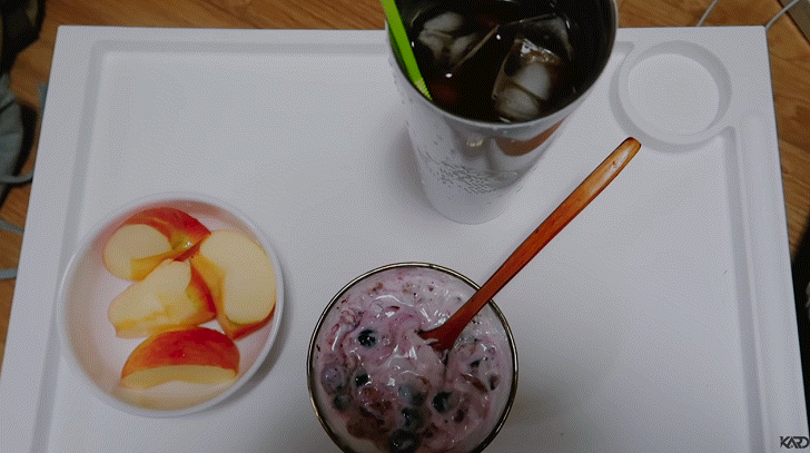 복근이 점점 생기는게 보이는 전소민.kard | 인스티즈