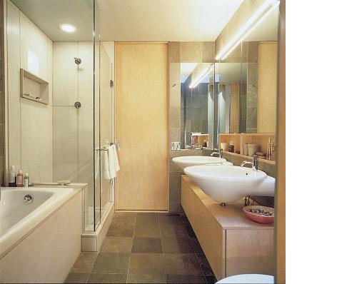 Baños Modernos: Baño mediano en departamentos