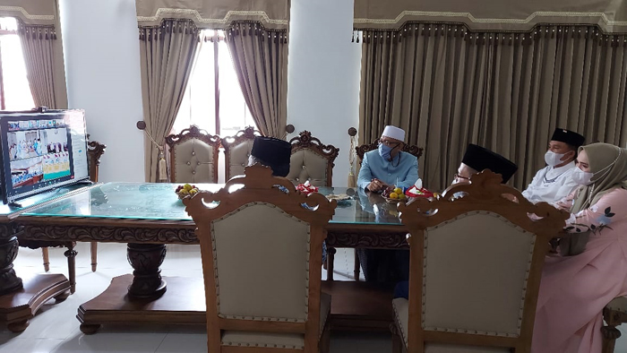 Terapkan Prokes, Bupati Lambar Gelar Halal Bihalal Dengan Cara Virtual