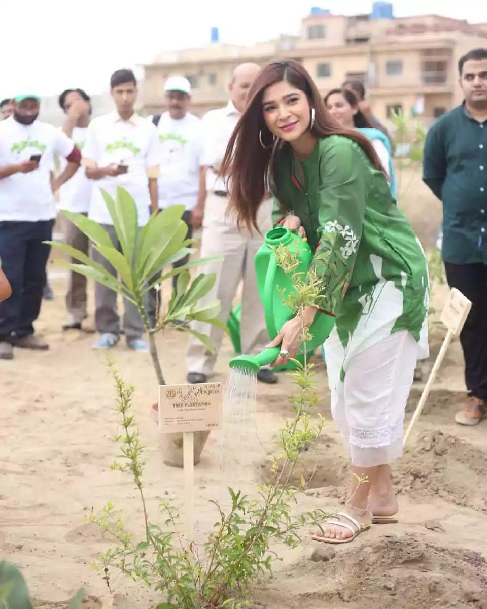 Ayesha Omar wishes 75th Independence Day to Pakistan
