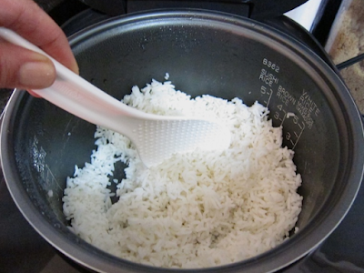 Contoh Procedure Text: Cooking Rice Using a Rice Cooker + Terjemahan | http://www.materi-pelajaran.xyz Procedure Text, Penjelasan Procedure Text, Pengertian Procedure Text, Contoh Procedure Text, Generic Structure Procedure Text, Ciri-ciri Procedure Text, Contoh Singkat Procedure Text, Contoh Procedure Text dan Arti, Contoh Procedure Text dan Terjemahan.