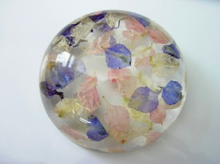 Wedding confetti paperweight