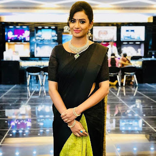 Janani Ashok kumar latest saree photos Navel Queens Janani Ashok kumar latest saree photos Navel Queens