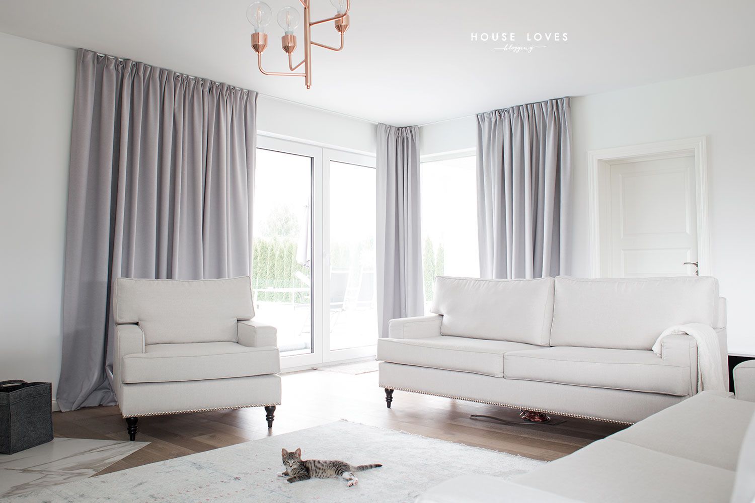 HOUSE LOVES HOUSE LOVES