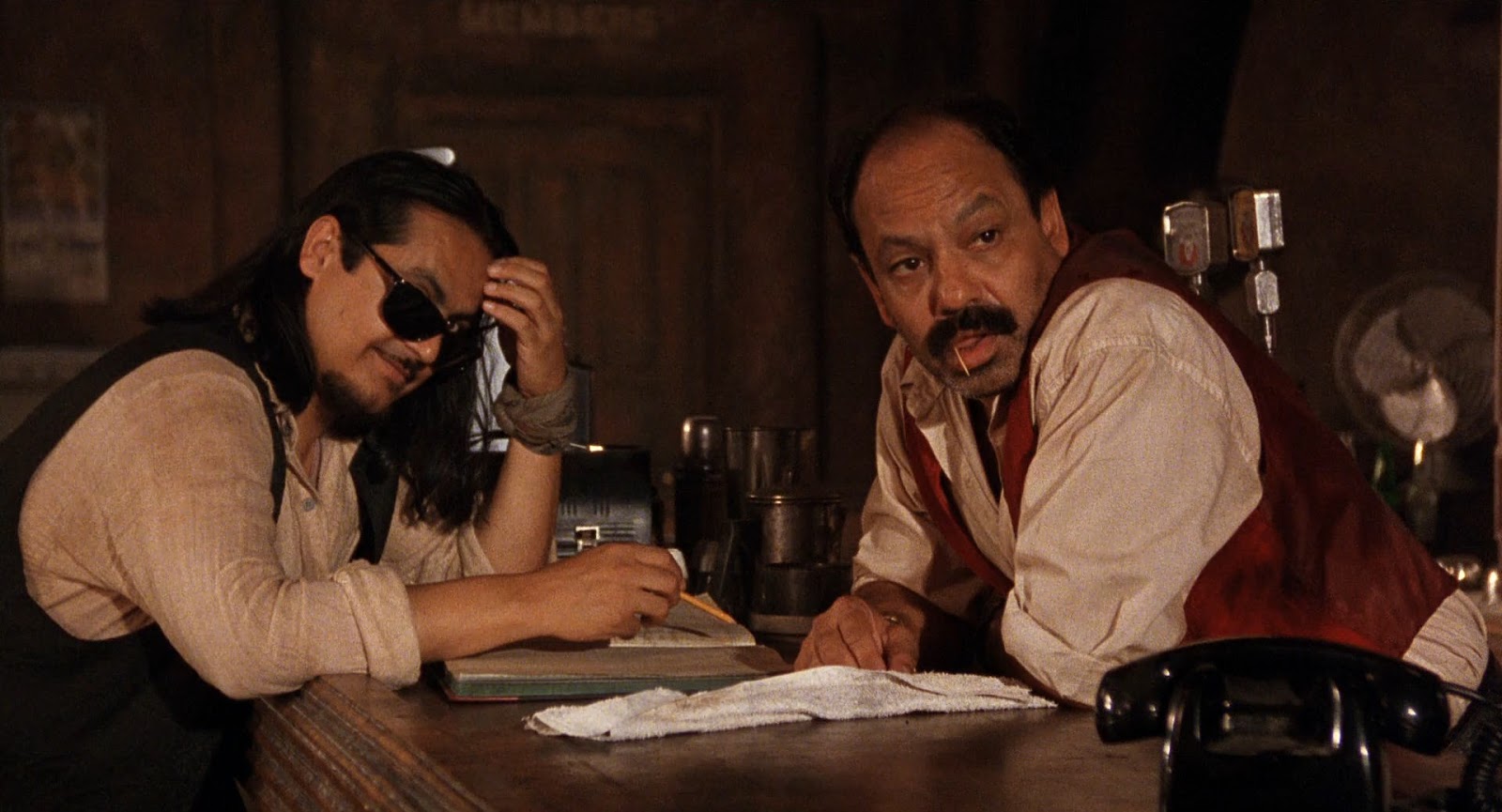 Desperado+%281995%29+HD+1080p+BRRip+Latino+-+Ingles+-+Descargatepelis.com.mkv_snapshot_00.20.51_%5B2020.01.12_20.30.38%5D.jpg (1600×865)