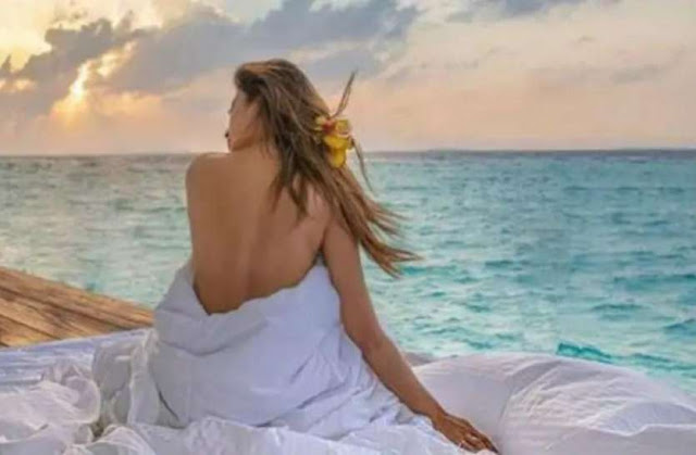 Mouni Roy Enjoying Vacations In Maldives - medianews18