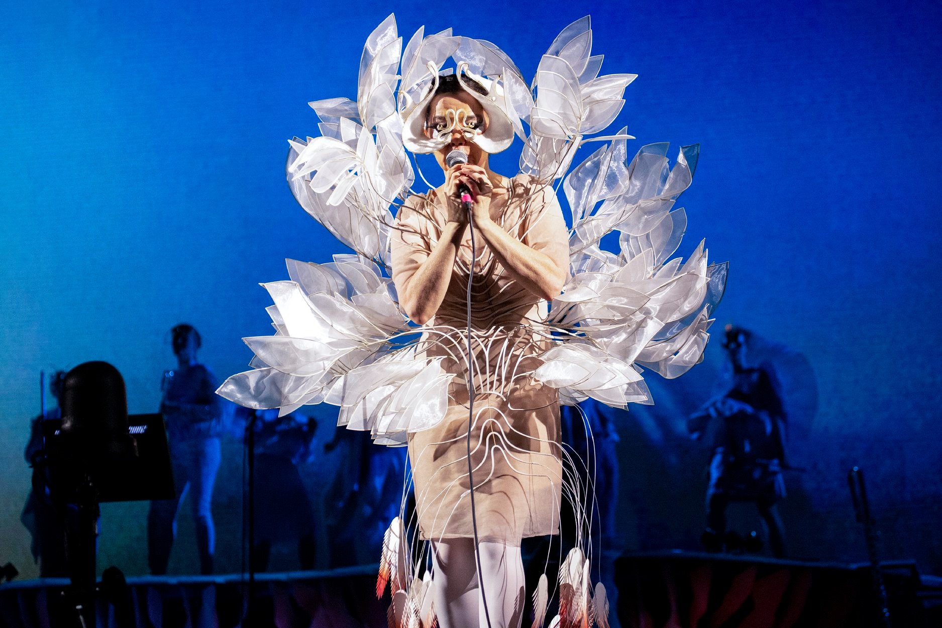 Iris Van Herpen fala sobre colaboração com Björk