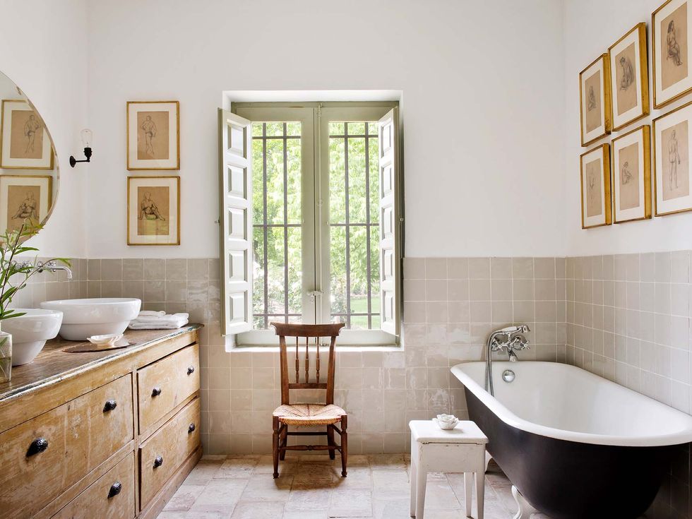 A country house with authentic decoration in Spain