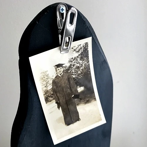 Chalkboard memo holder with a clip for photos