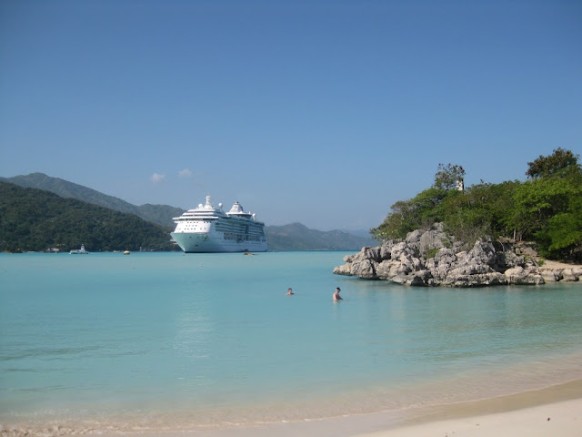 Labadee - Strand und Meer vor Schiff Labadee - Strand und Meer vor Schiff