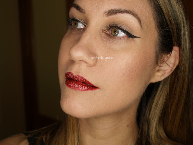delineado labios rojos glitter