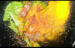 Making tadka with curry leaves, mustard seeds, red chilli powder and turmeric powder for bread pakora recipe
