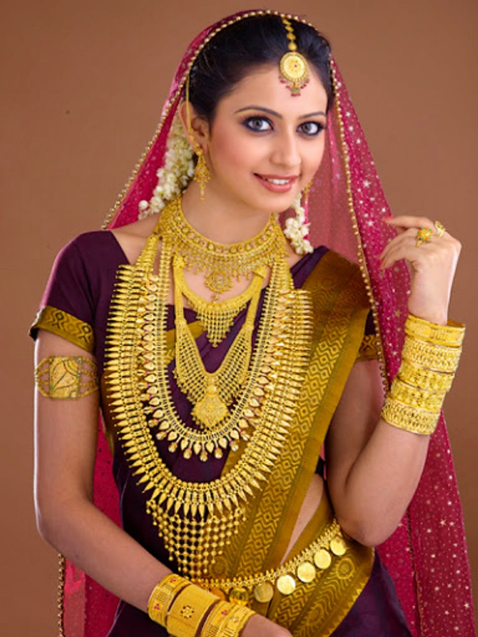 Wearing gold. Indian Jewellery. Gold Jewellery models. Raja Jewellers украшения. Women Wear Gold Necklace.