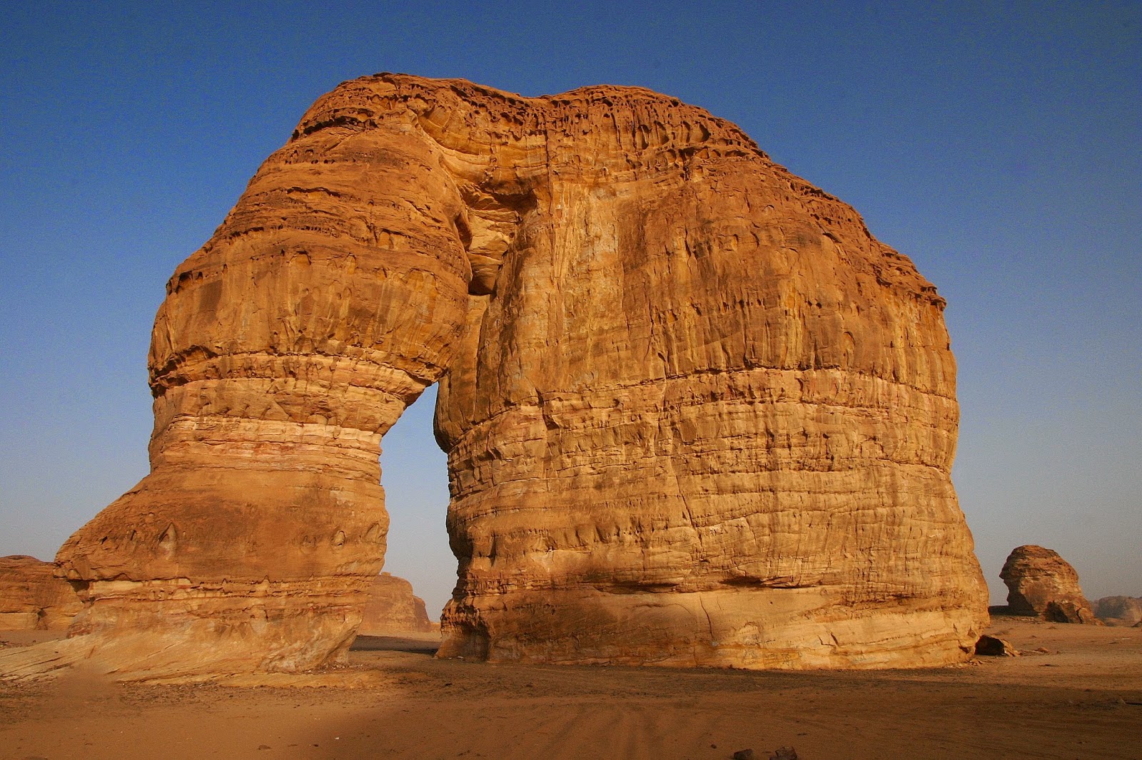 Nearer al. Долина Аль Хиджр. Sandstone Саудовская Аравия. Саудовская Аравия природа. Слоновья скала, Аль-Ула, Саудовская Аравия.