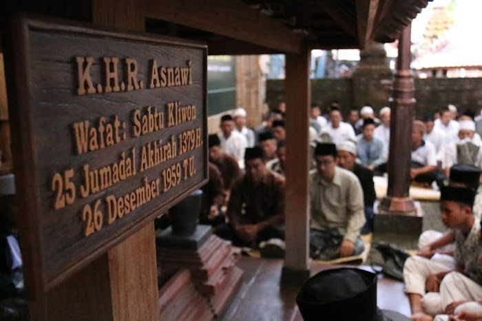 Wasilah Jodoh di Makam Nyai Hamdanah Asnawi Kudus