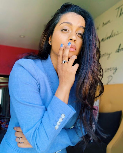 Lilly Singh Hot & Sexy Pics Lilly Singh Hot & Sexy Pics