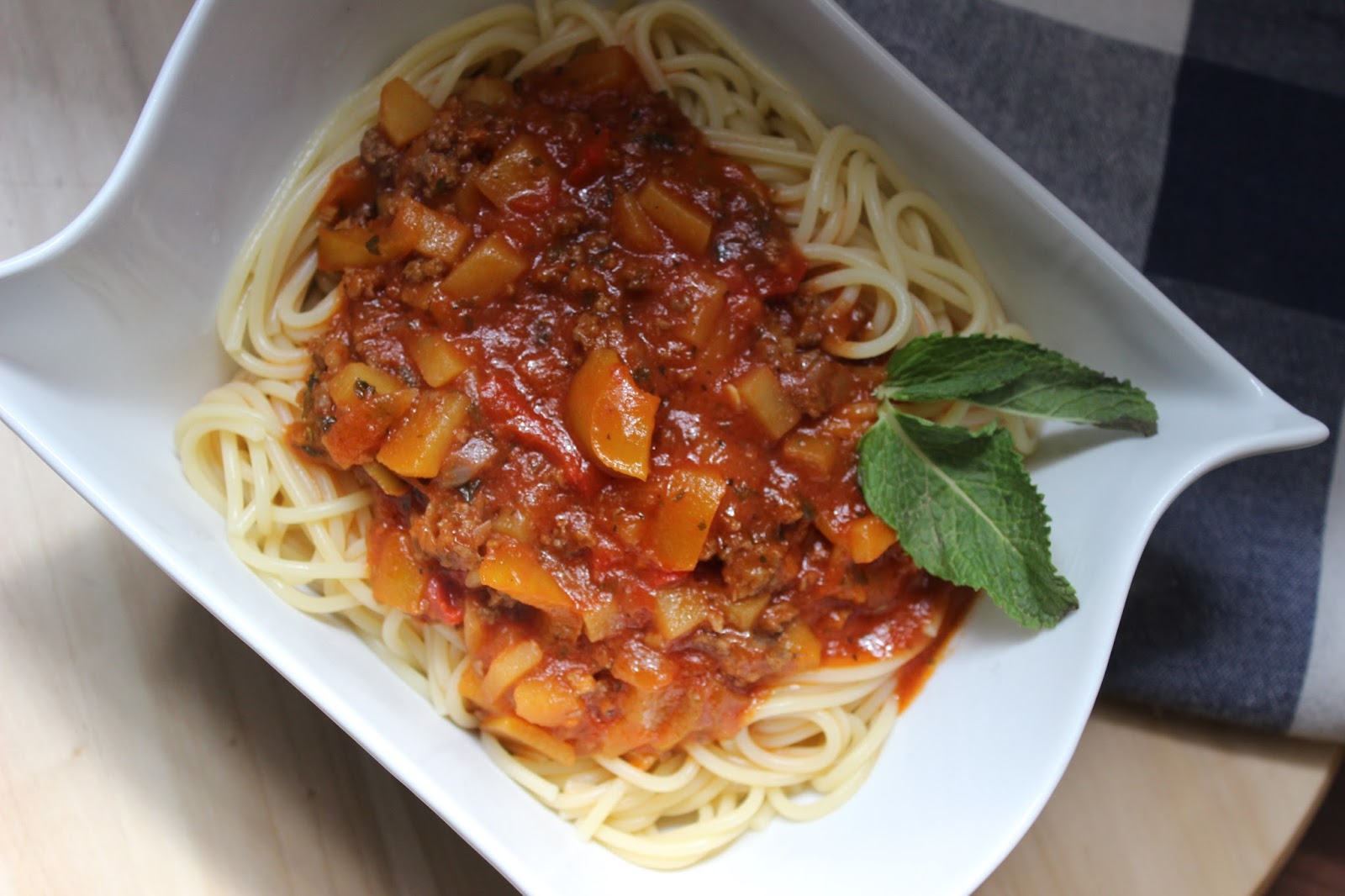Spaghetti mit Hack-Gemüsesoße