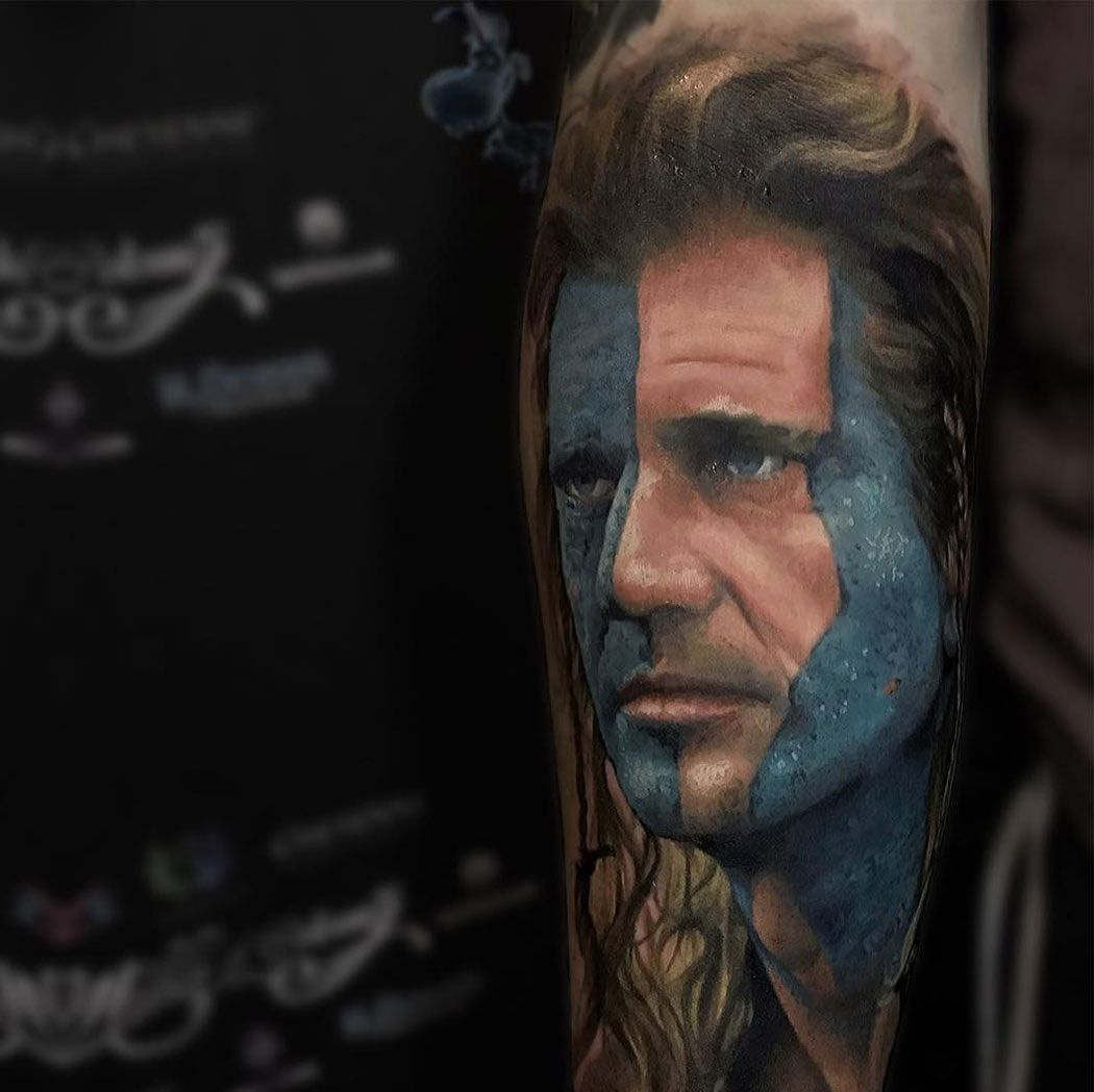 Tatuaje realista en color de Braveheart con Mel Gibson caracterizado
