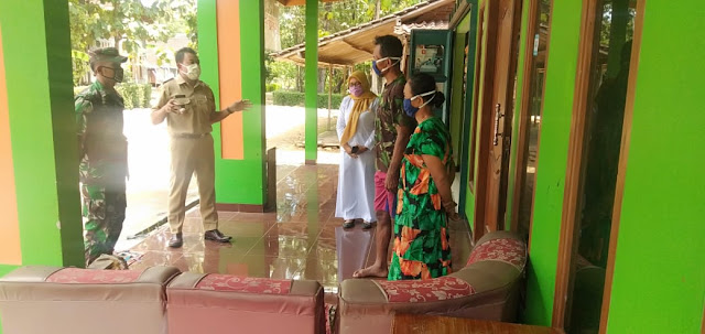 Babinsa Tegalrejo Sosialisasikan Covid-19 Door To Door Babinsa Tegalrejo Sosialisasikan Covid-19 Door To Door