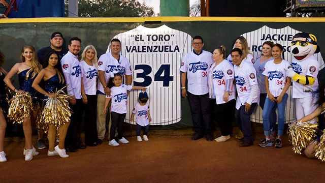 Dodgers to retire Fernando Valenzuela's No. 34 this summer