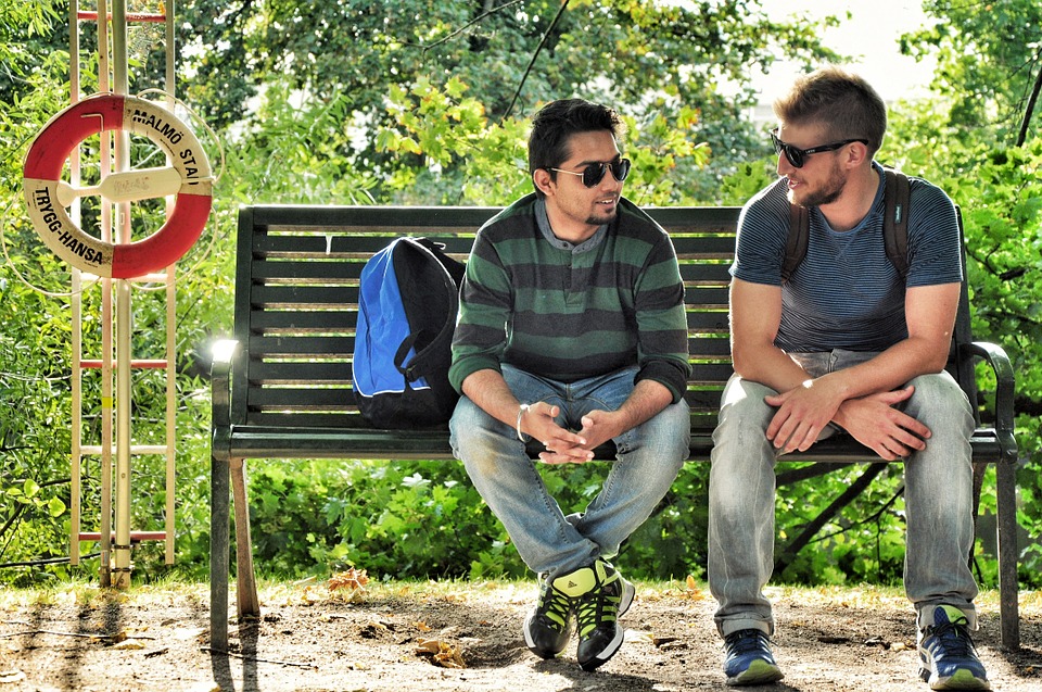 "memengaruhi" atau "mempengaruhi" Penulisan Kata yang Benar dan baku