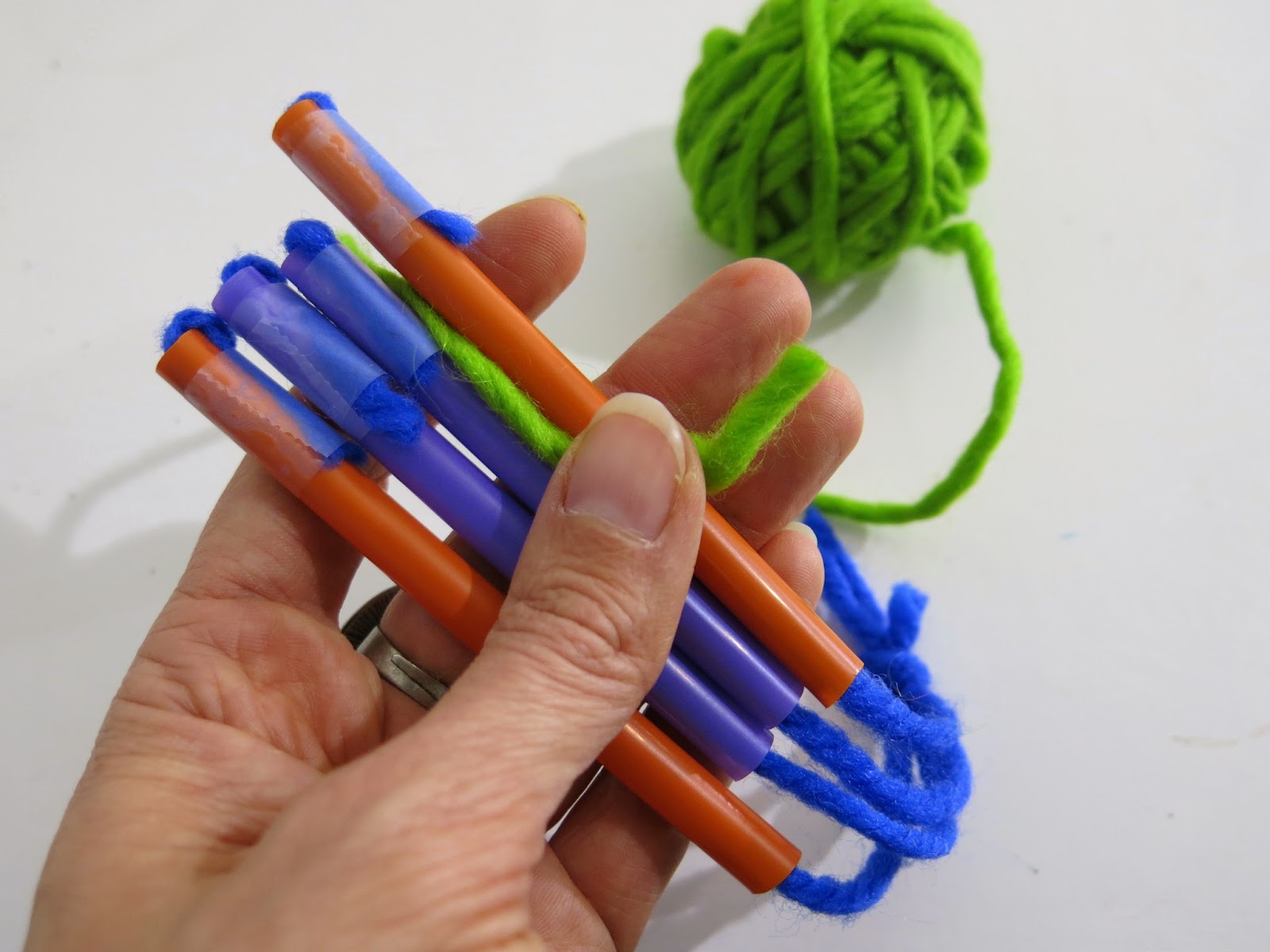 Cassie Stephens In the Art Room Straw Loom Weaving