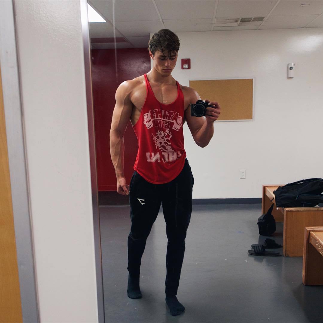 sweaty-young-gym-boys-david-laid-strong-veiny-arms-selfie