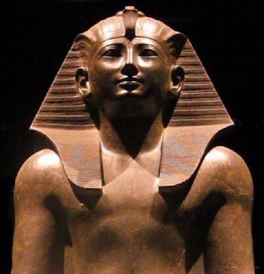 بعد حكم تحتمس الثالث ظلت الإمبراطورية المصرية المتسعة تحت حكم خلفائة لمدة تصل إلى نحو 400 سنة