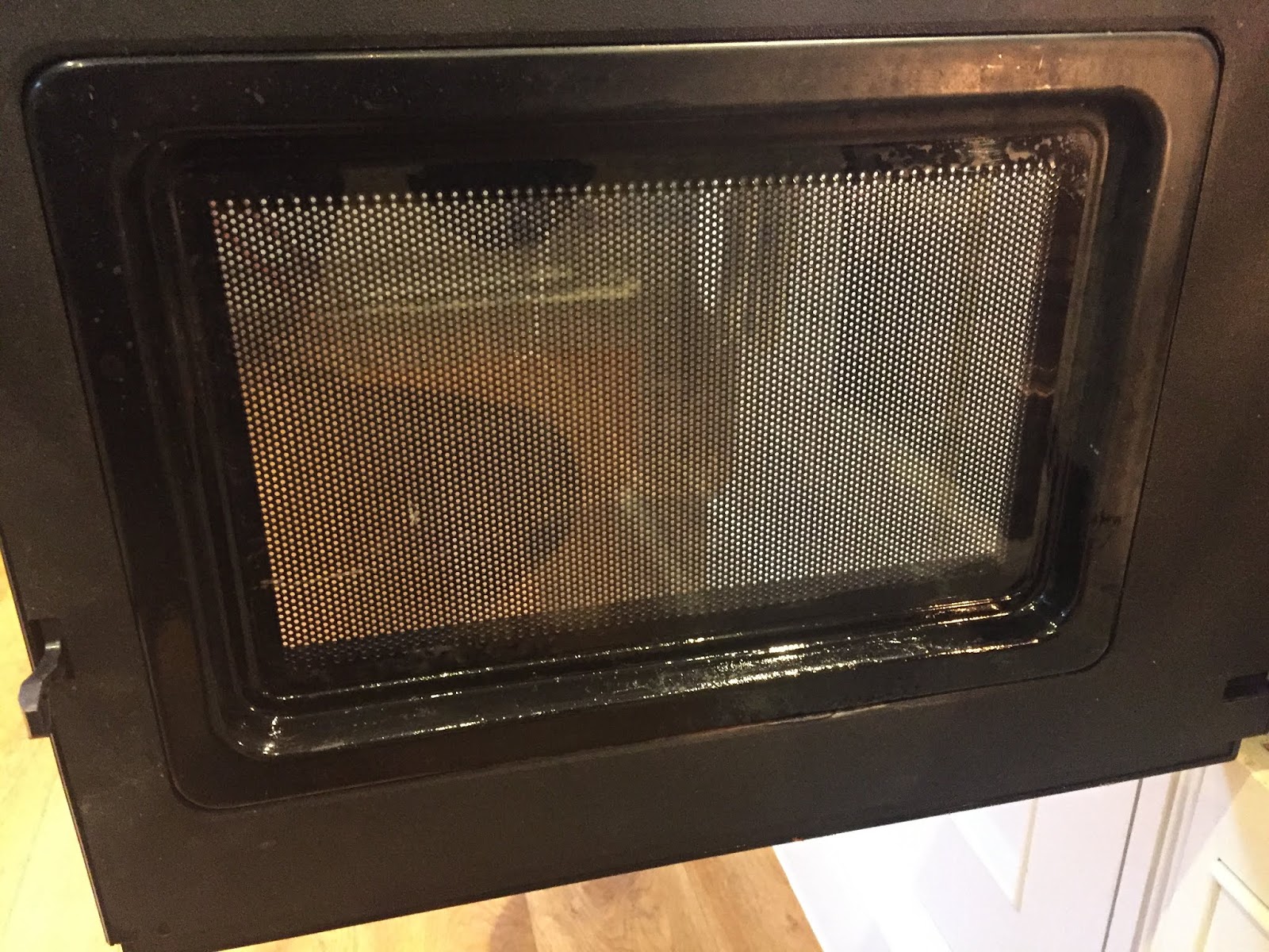 Repairing a Bosch microwave oven with a rusty door