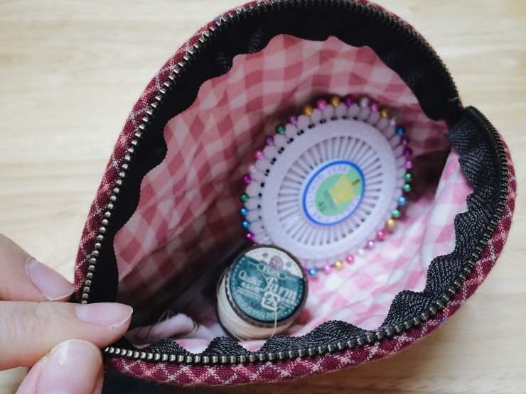 Quilted Zippered Cosmetic Bag Tutorial.