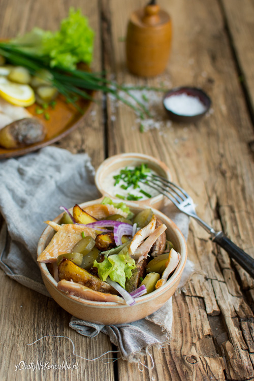 sałatka ziemniaczana salatka z wędzonym pstrogiem