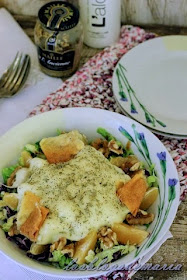 Ensalada de queso provolone con naranjas y nueces a la vinagreta de mostaza