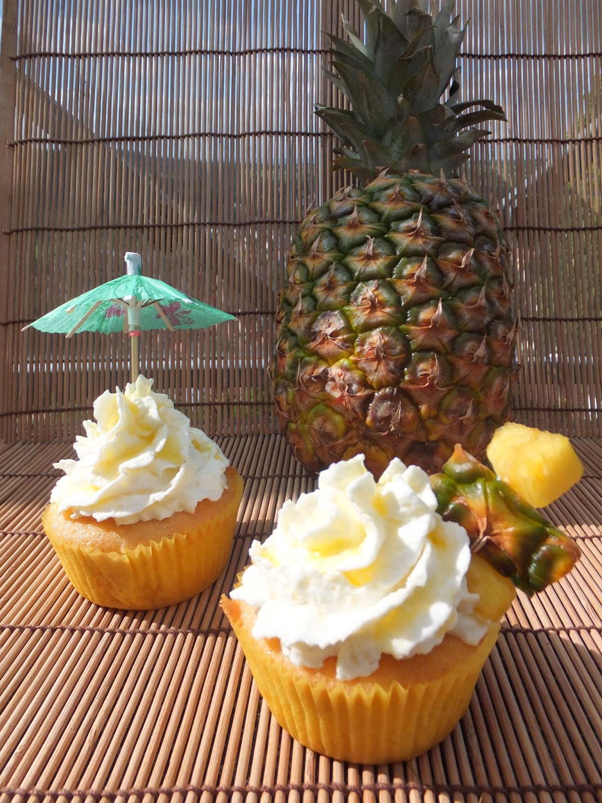 Ramona&amp;#39;s Bäckerei: {Pina Colada Cupcakes} - Ananas-Cupcakes mit Kokos ...
