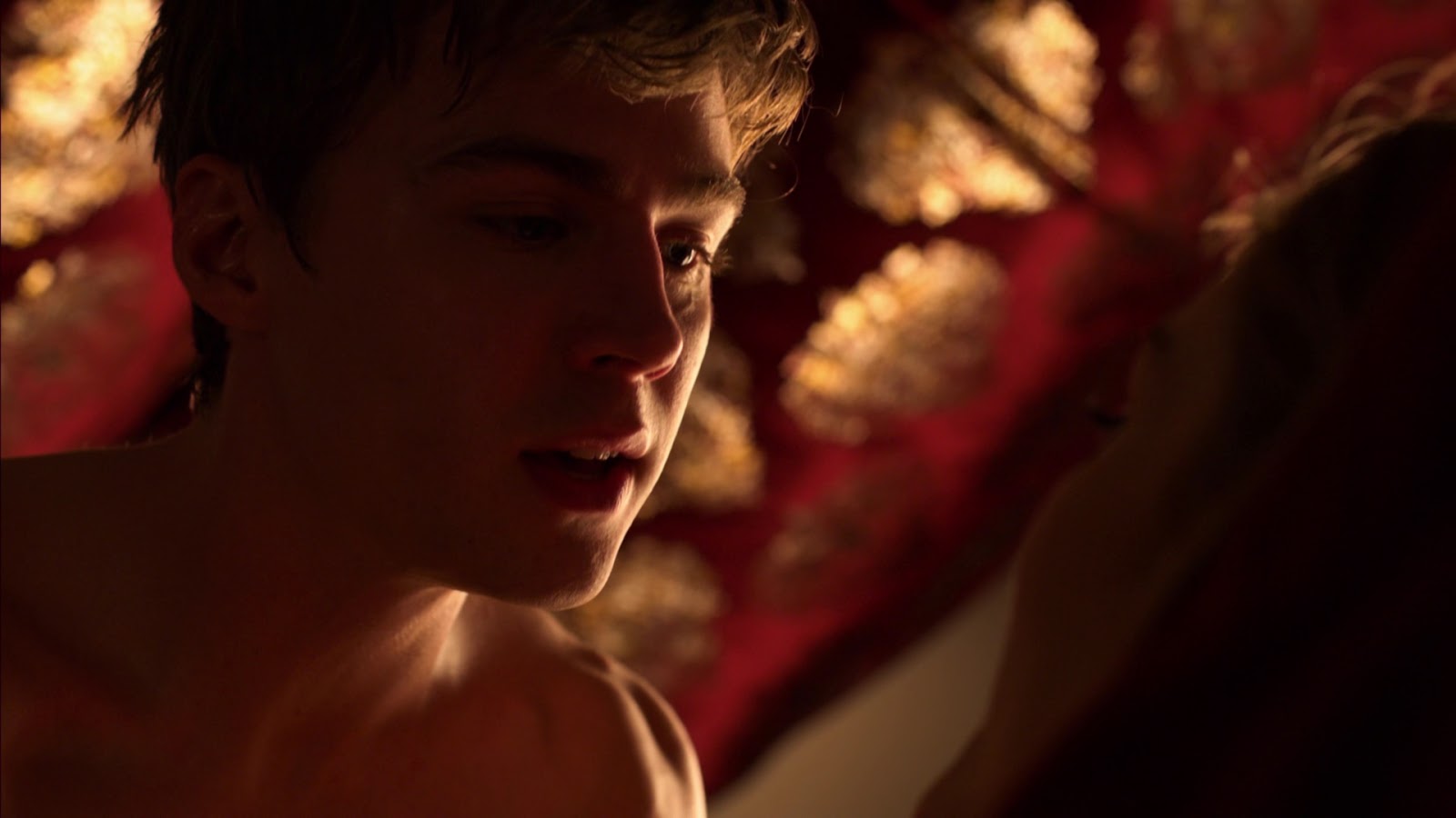 Miles Heizer naked bum in 13 Reasons Why S03E05.