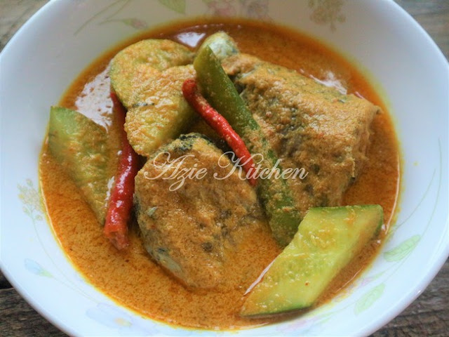 Gulai Ikan Nasi Berlauk Kelantan 