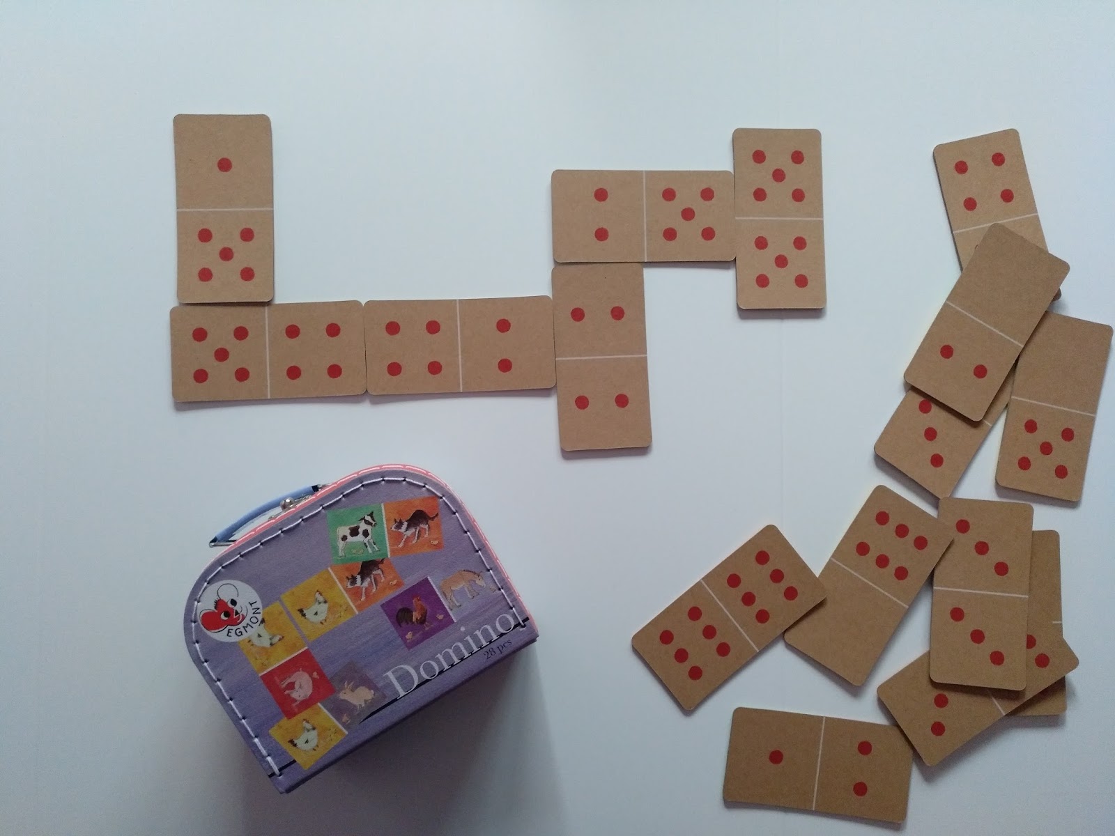 domino con material reciclado