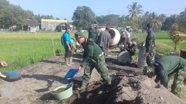 Semangat Gotong Royong Warga Dan TNI Pada TMMD Reguler 105 Tahun 2019