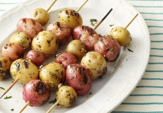 Rosemary Garlic Grilled Baby Potato Skewers #vegetarian #grilling