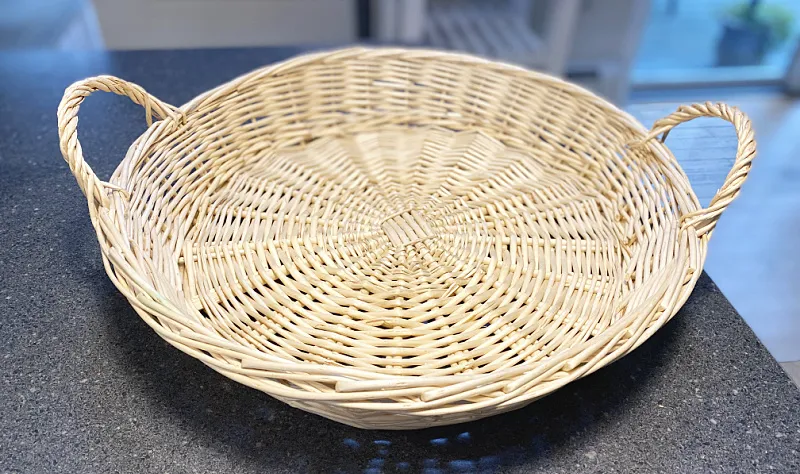 round basket with handles