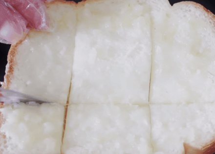 Хлеб с чесноком, сыром и сливочным соусом (7)