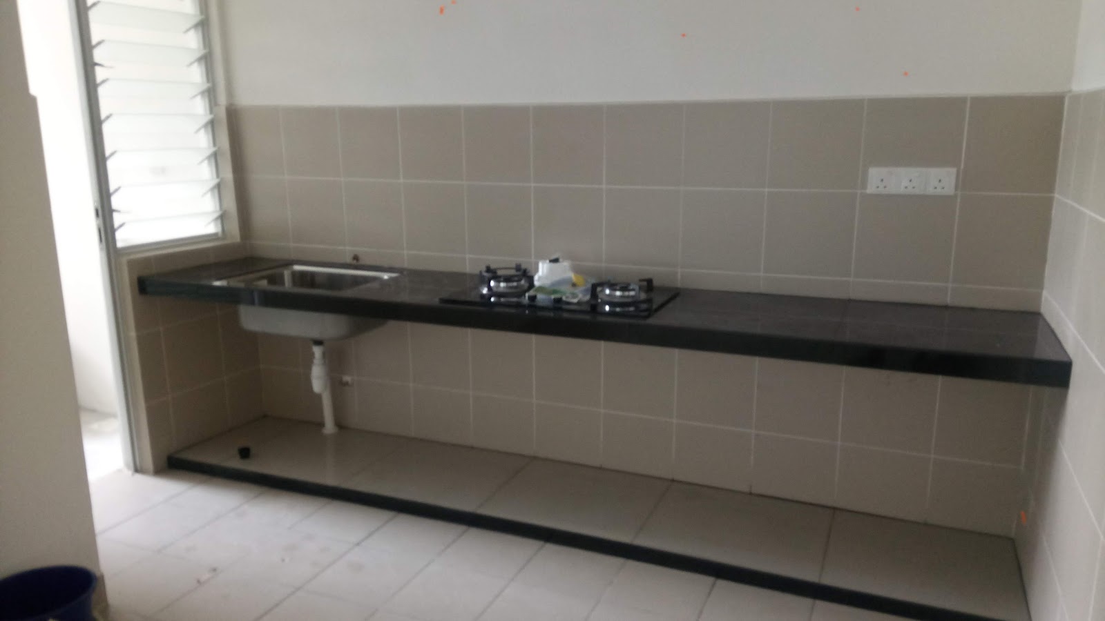 Table top konkrit warna hitam bentuk lurus