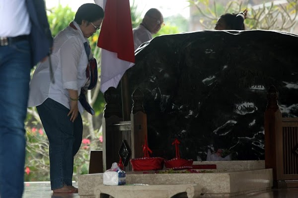 Pandemi, PDIP Tetap Gelar Doa Bersama di Makam Bung Karno