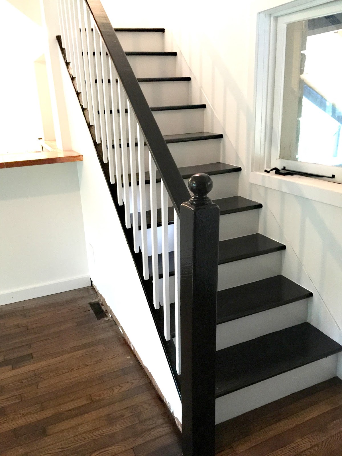 FACCI DESIGNS How to Paint a Staircase Black & White Before and